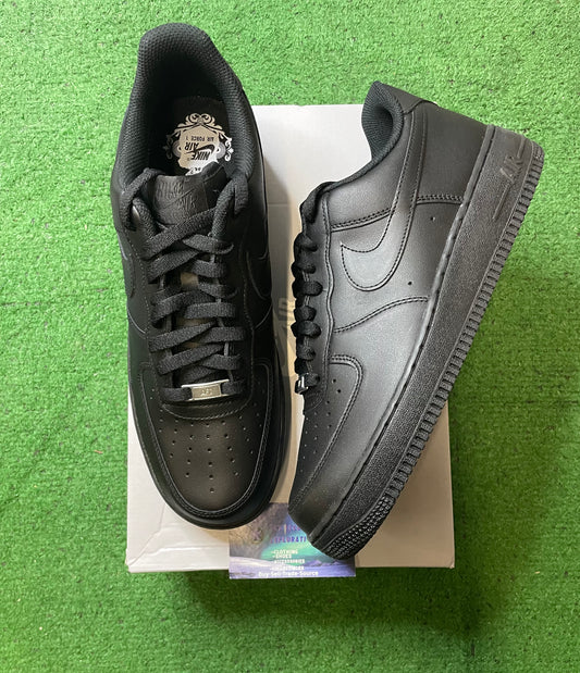 Nike Air Force 1 low triple black