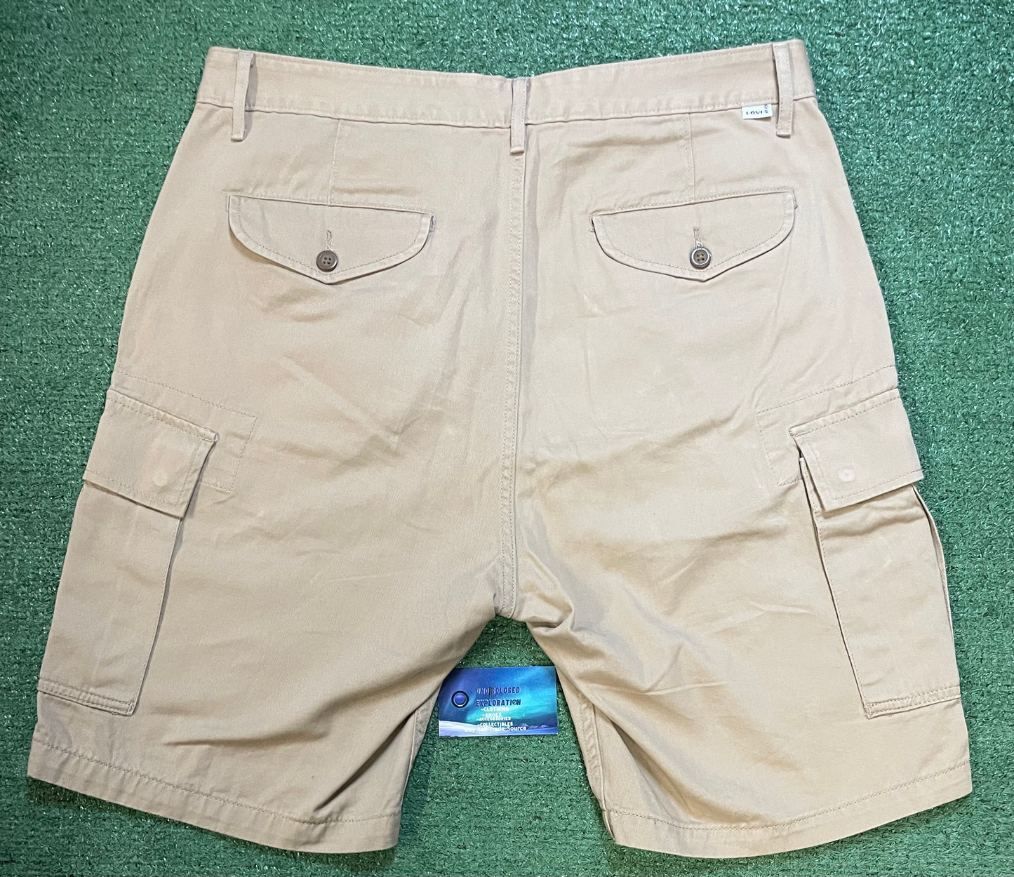 Levi beige cargo shorts