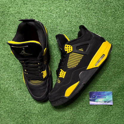 Jordan 4 Thunder 10.5 Men “Preowned”