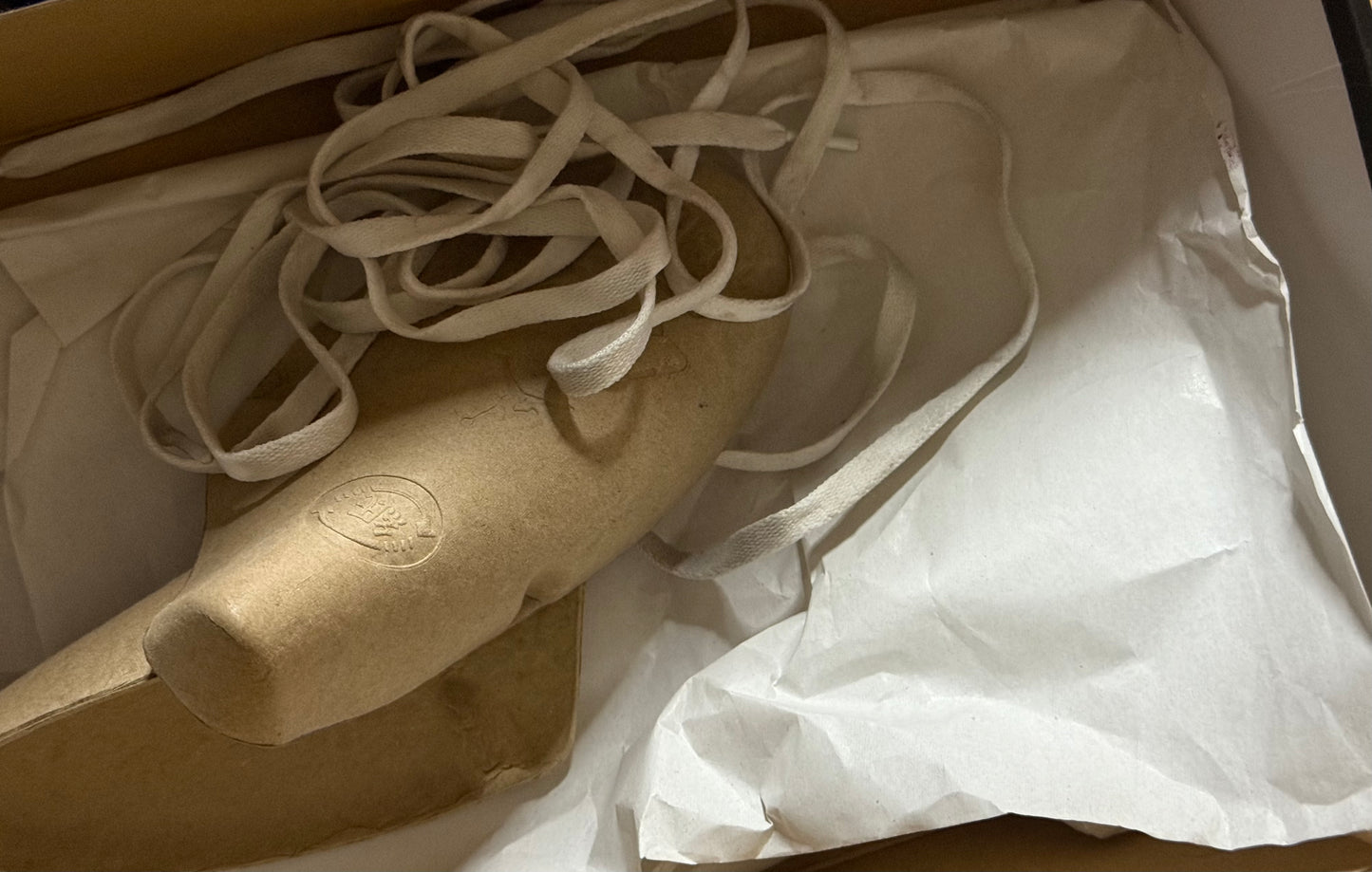 Jordan 1 Mocha 10 Men/11.5 Women “Preowned”