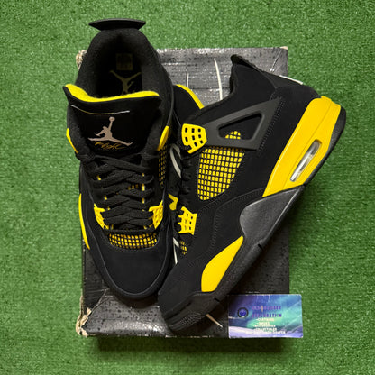 Jordan 4 Thunder 10.5 Men “Preowned”