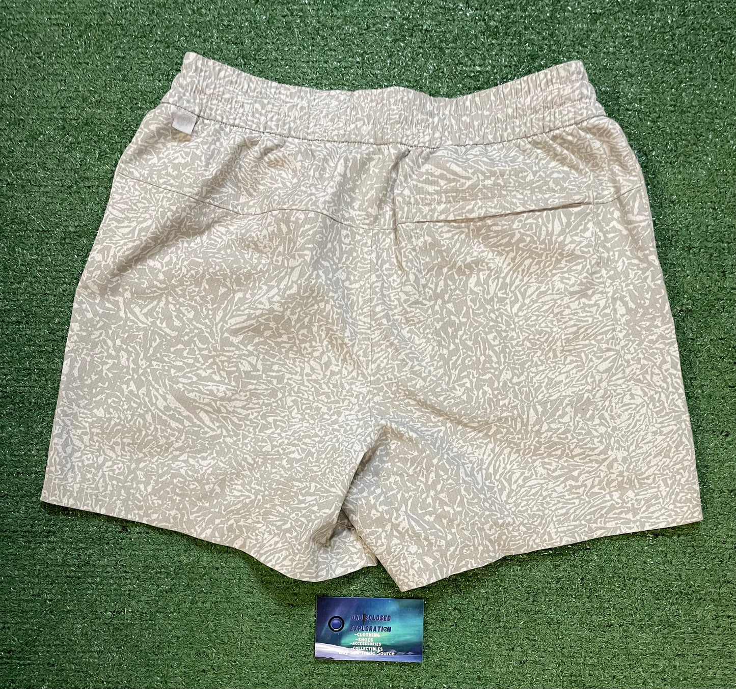 Lululemon Bowline grey and white pattern shorts