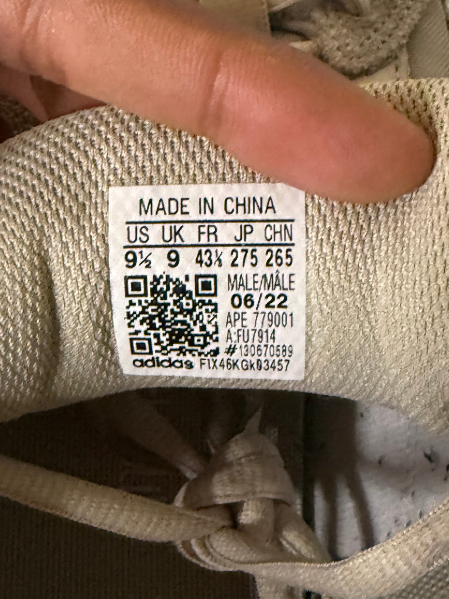 Yeezy 700 Tephra 9.5 Men/11 Women “Preowned”