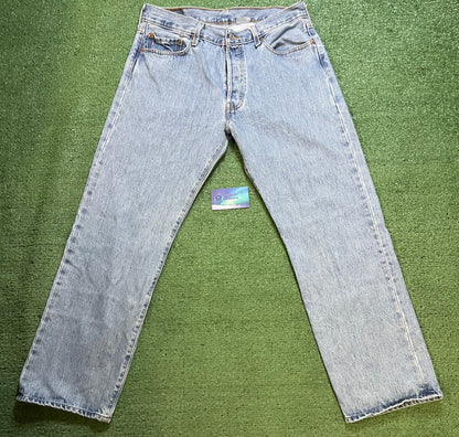 Vintage 1990s Levi light wash jeans