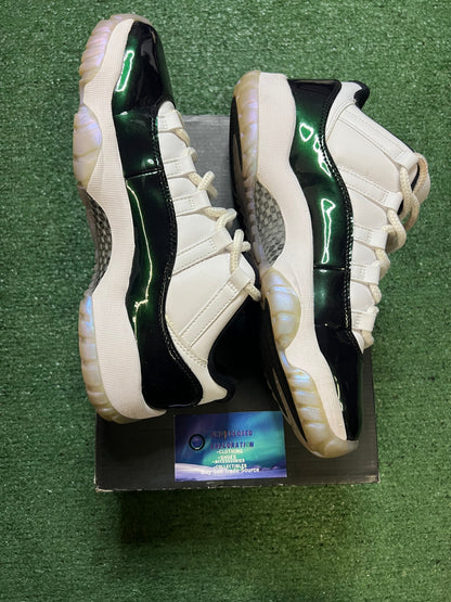 Jordan 11 low emerald size 8men/9.5women