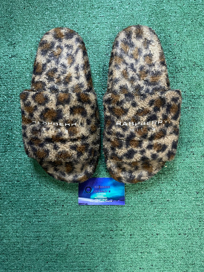 Gv Gallery Raspberry Hills cheetah fur slides size 10men/11.5women