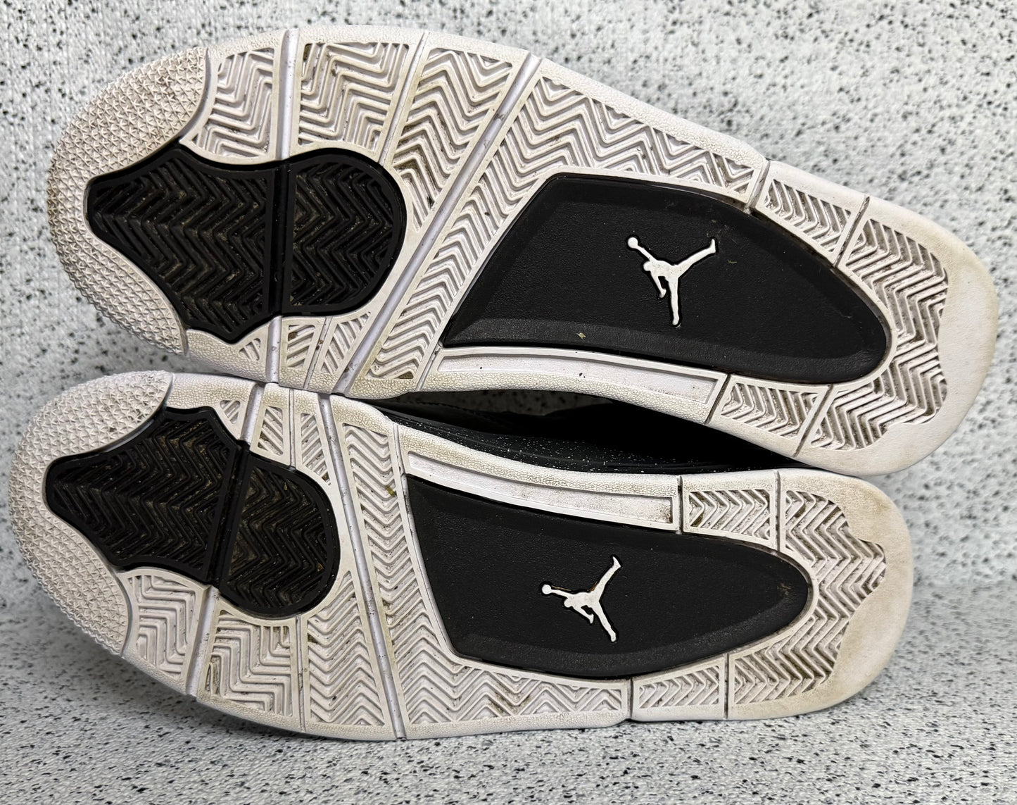 Jordan 4 Fear 11 Men/12.5 Women “Preowned”