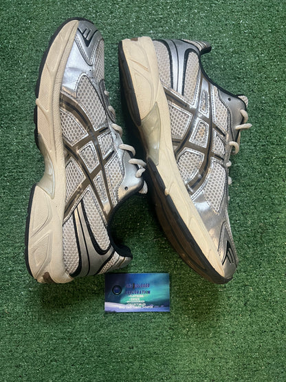 ASICS Gel 1130 white canyon size 12men/13.5women