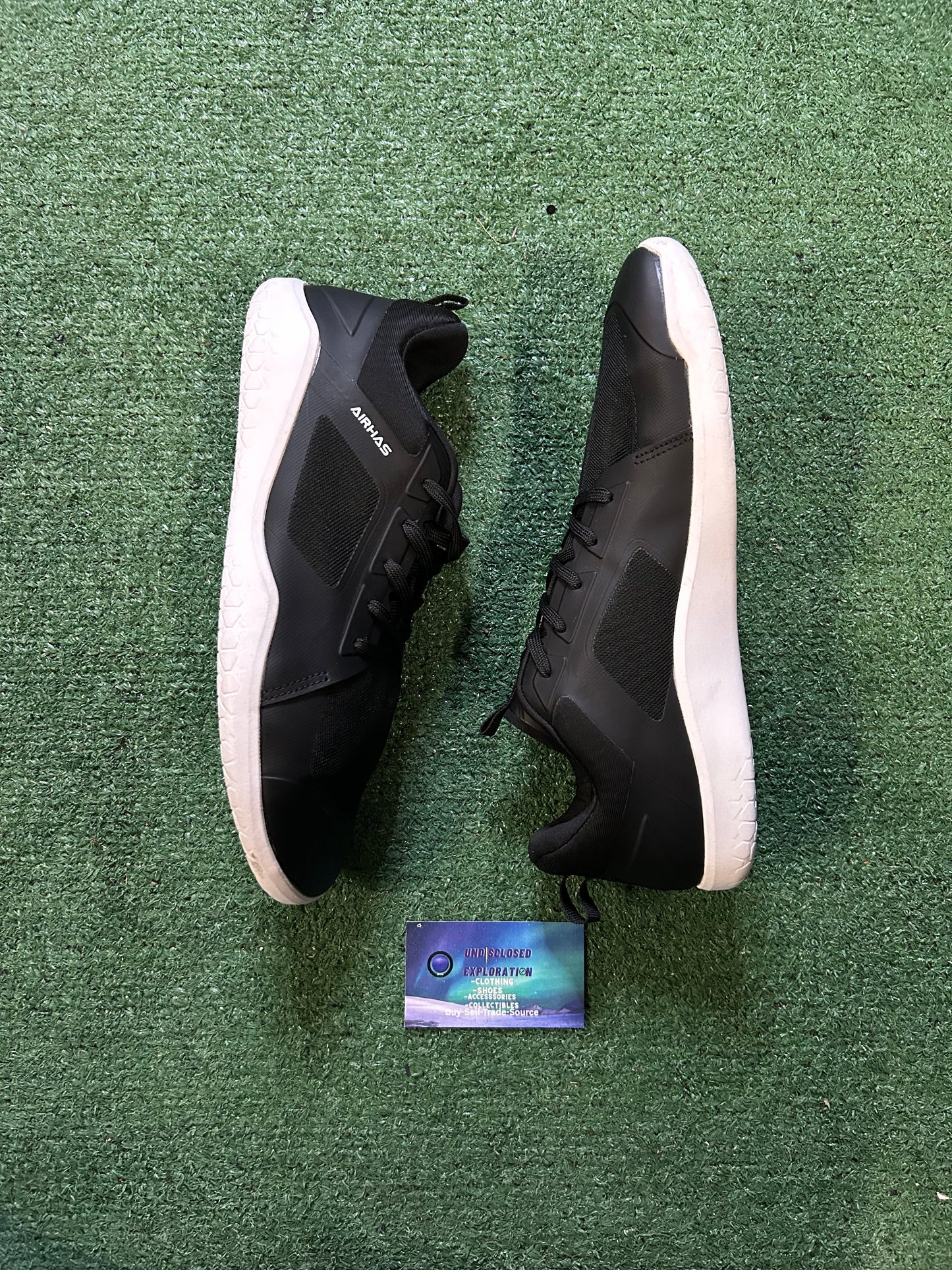 Airhas black and white size 10men/11.5women