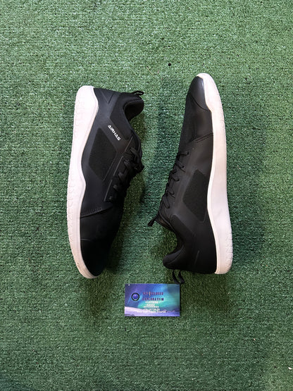 Airhas black and white size 10men/11.5women