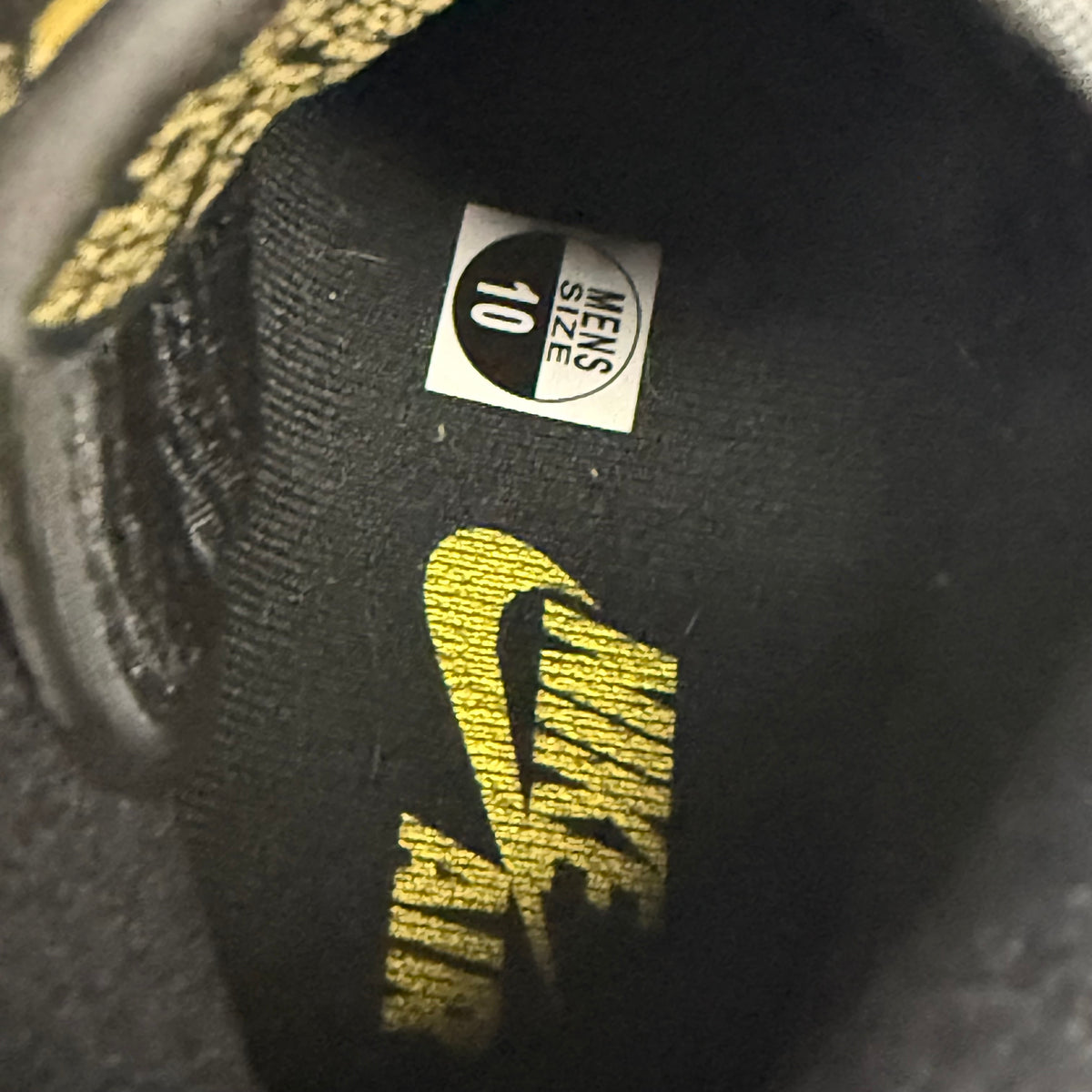 Jordan 1 Black Metallic Gold 10 Men “Preowned”
