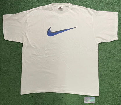 Vintage 1990s Nike center swoosh tee
