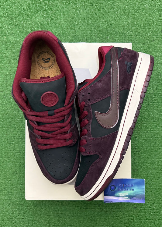 Nike Dunk SB Low Riot Skateshop