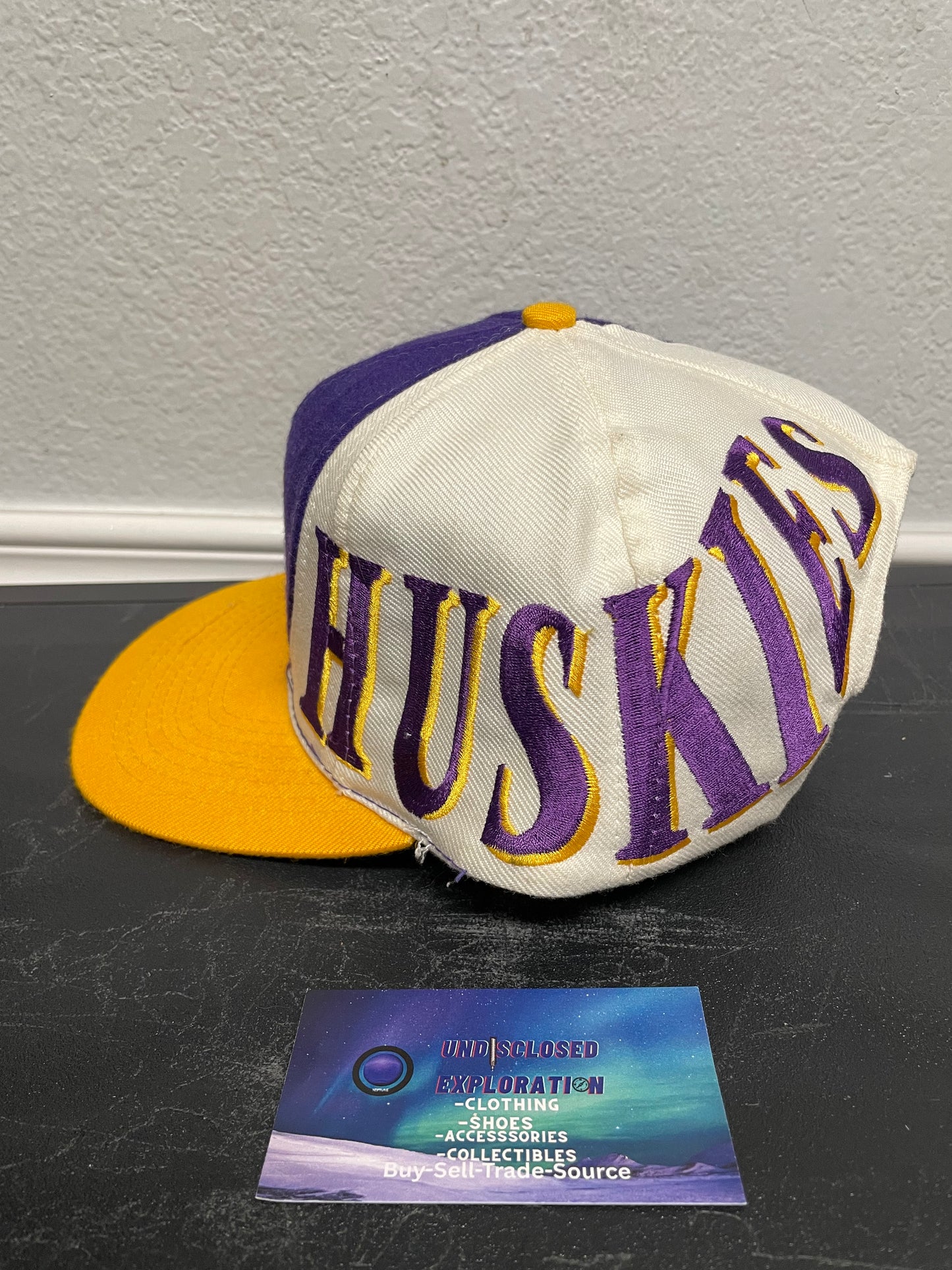 Vintage 1990s UW Washington Huskies Top Of The World Wave  Hat