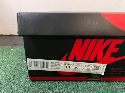 Air Jordan 1 hyper royal size 11men/12.5women