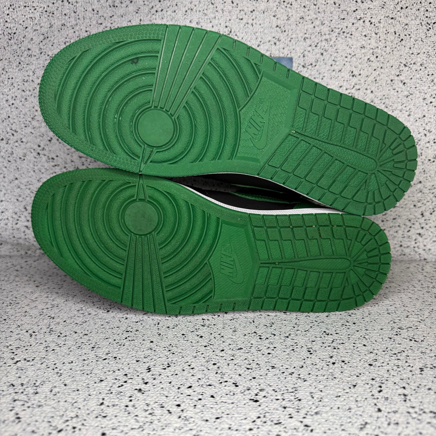Jordan 1 Pine Green 2.0 10 Men “Preowned”