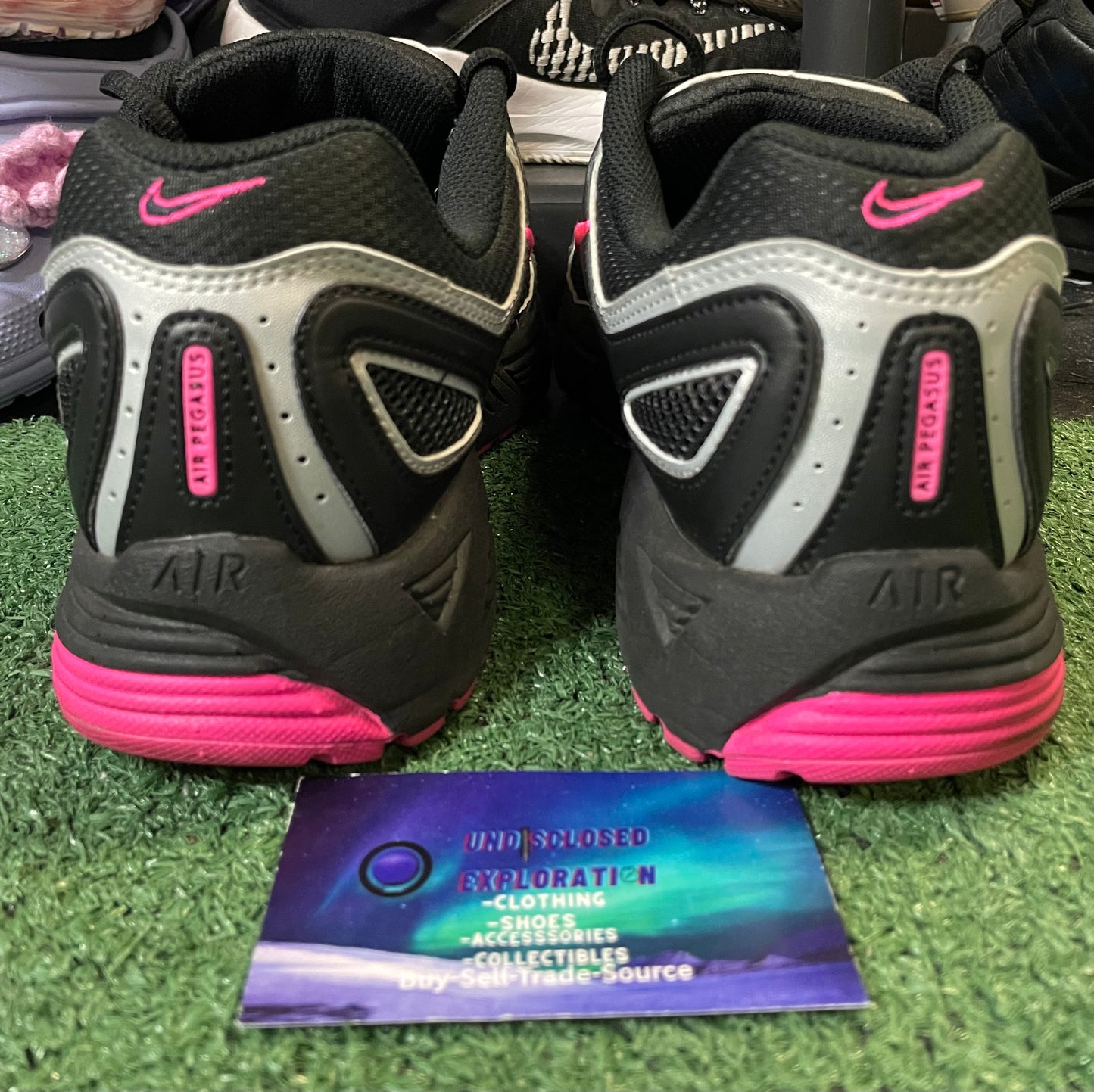 Nike air Pegasus black pink blast size 10men/11.5women