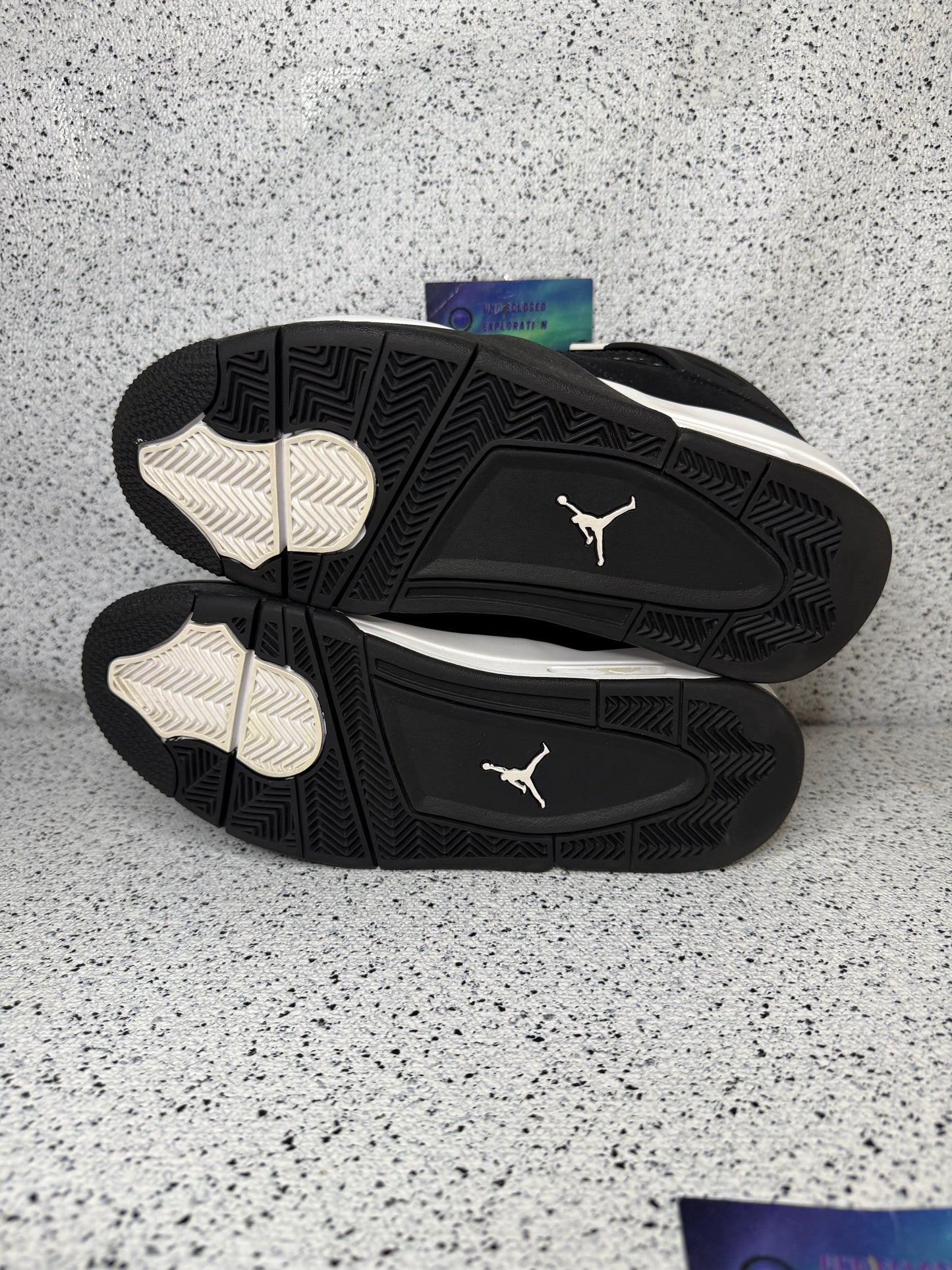 Jordan 4 White Thunder 9 Men/10.5 Women “Preowned”