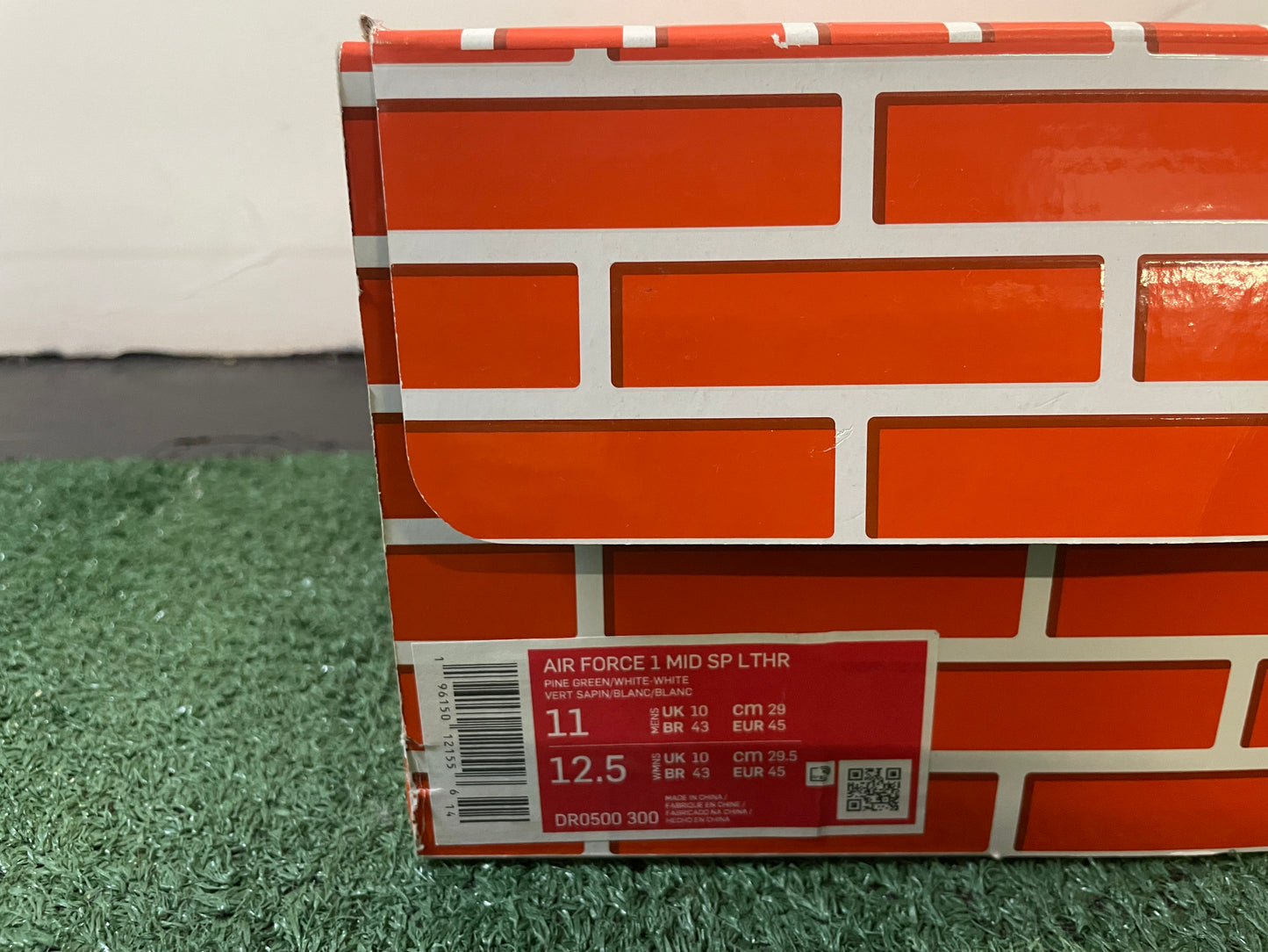 Off white X Nike Air Force 1 Mid pine green size 11men/12.5women