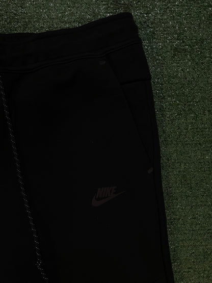 Nike tech fleece grey and black sweatsuit