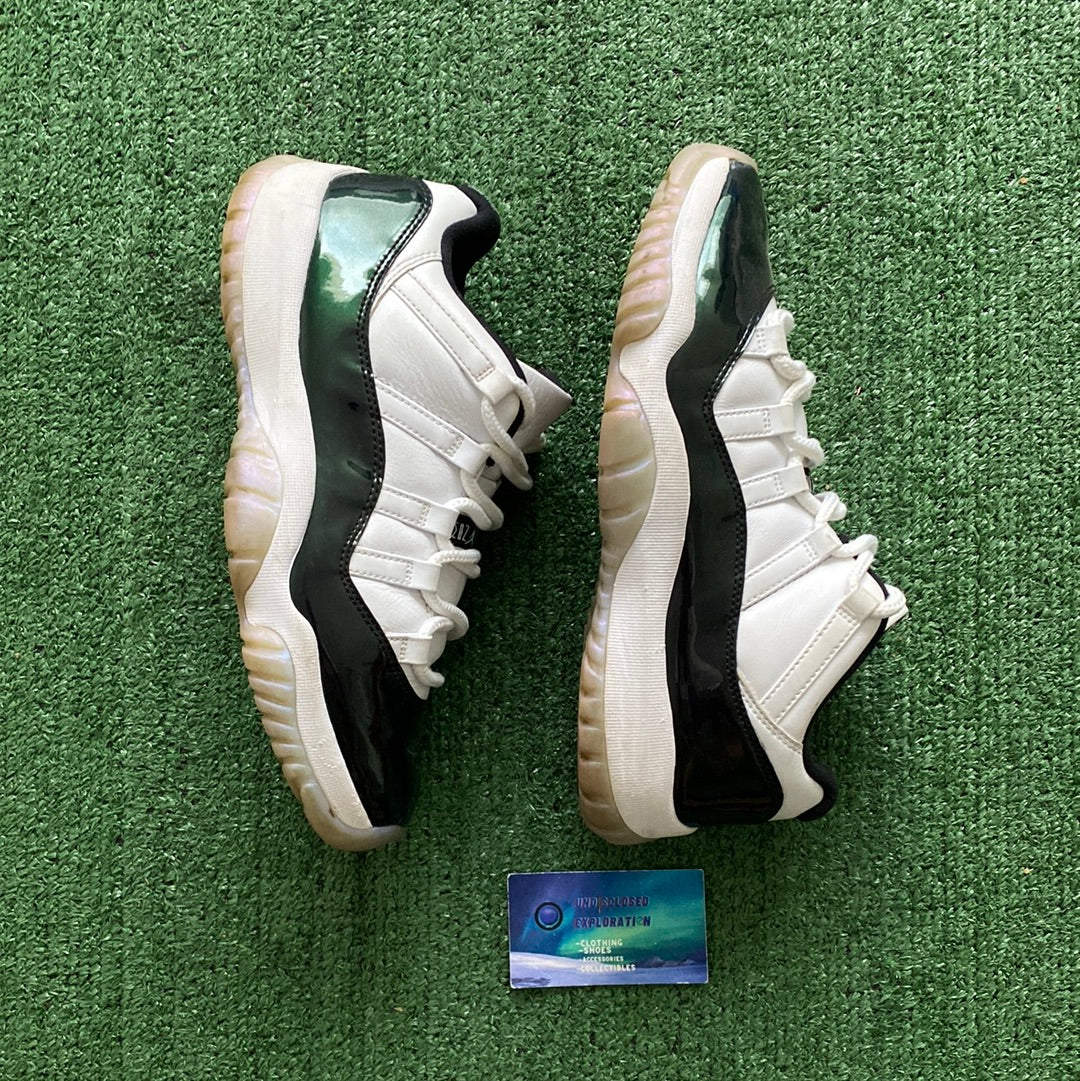 Jordan retro 11 low “Emerald” size 8.5men/10women