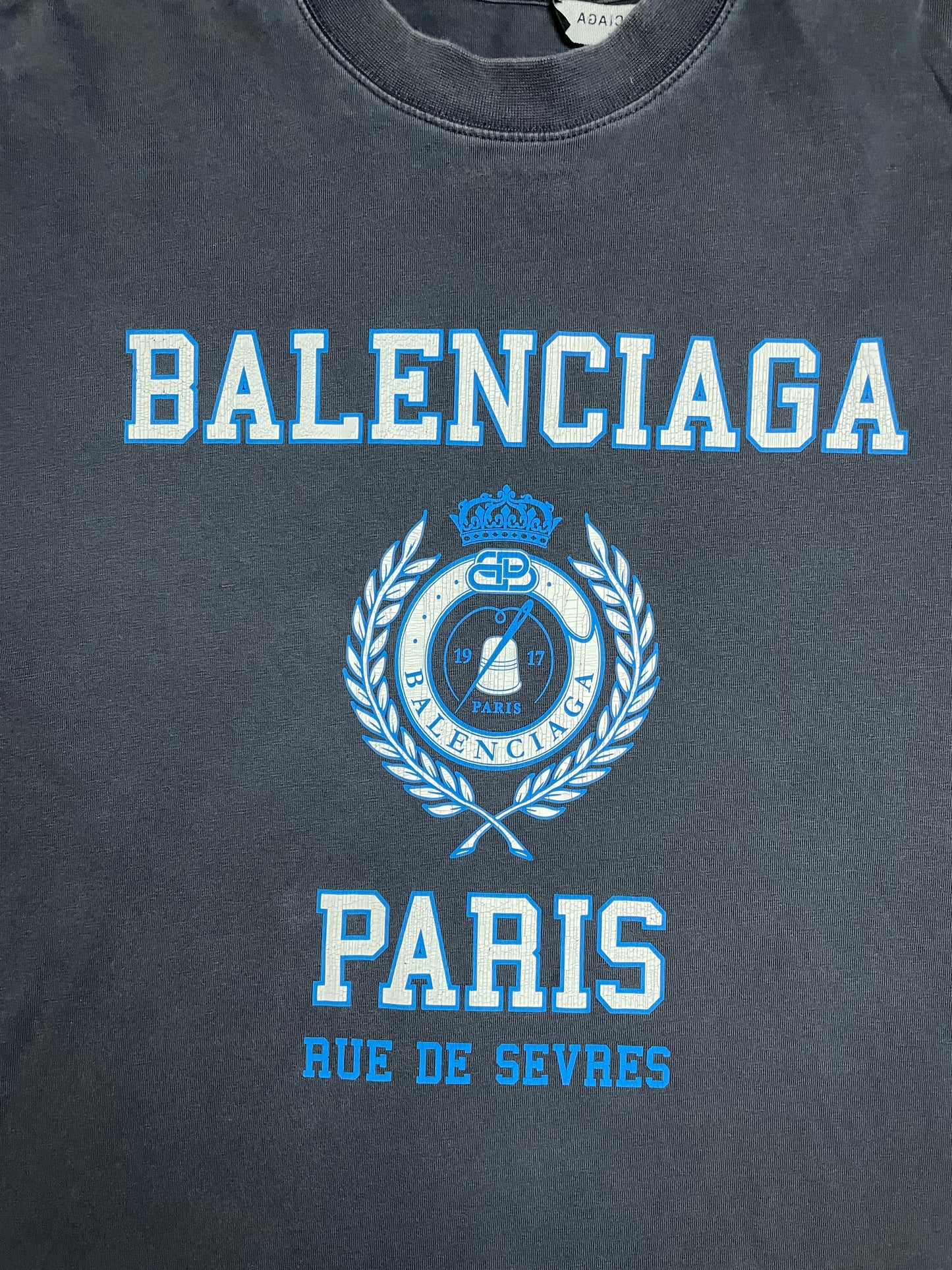 Balenciaga college crest tee