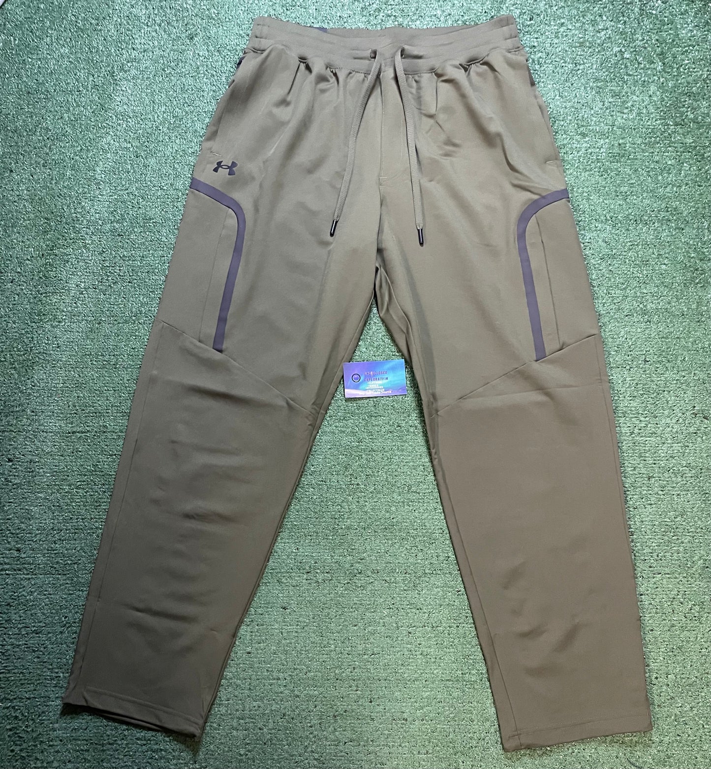 Under Armour woven olive cargo pants