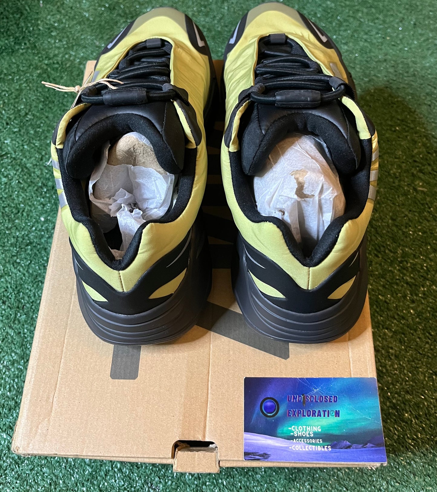 Yeezy Boost 700 Mnvn Resin