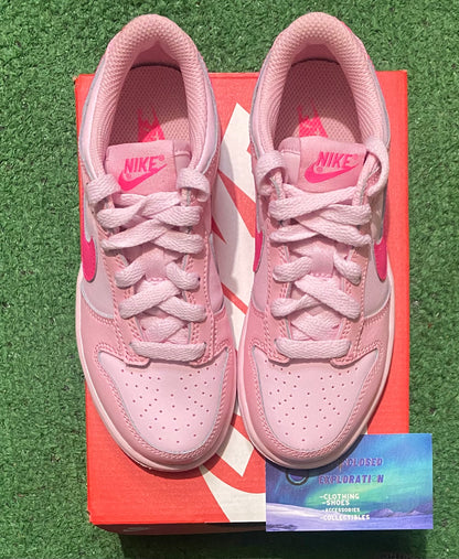 Nike dunk low triple pink