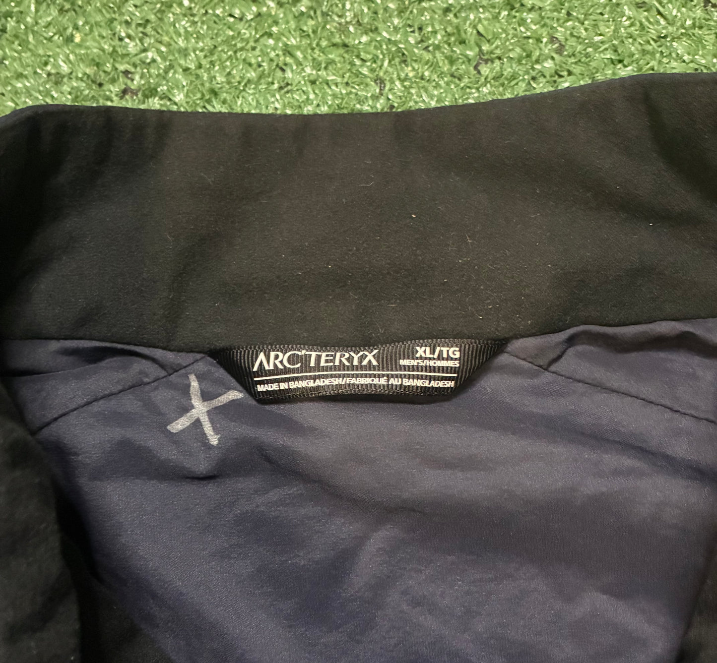 Arc'teryx Atom LT navy jacket