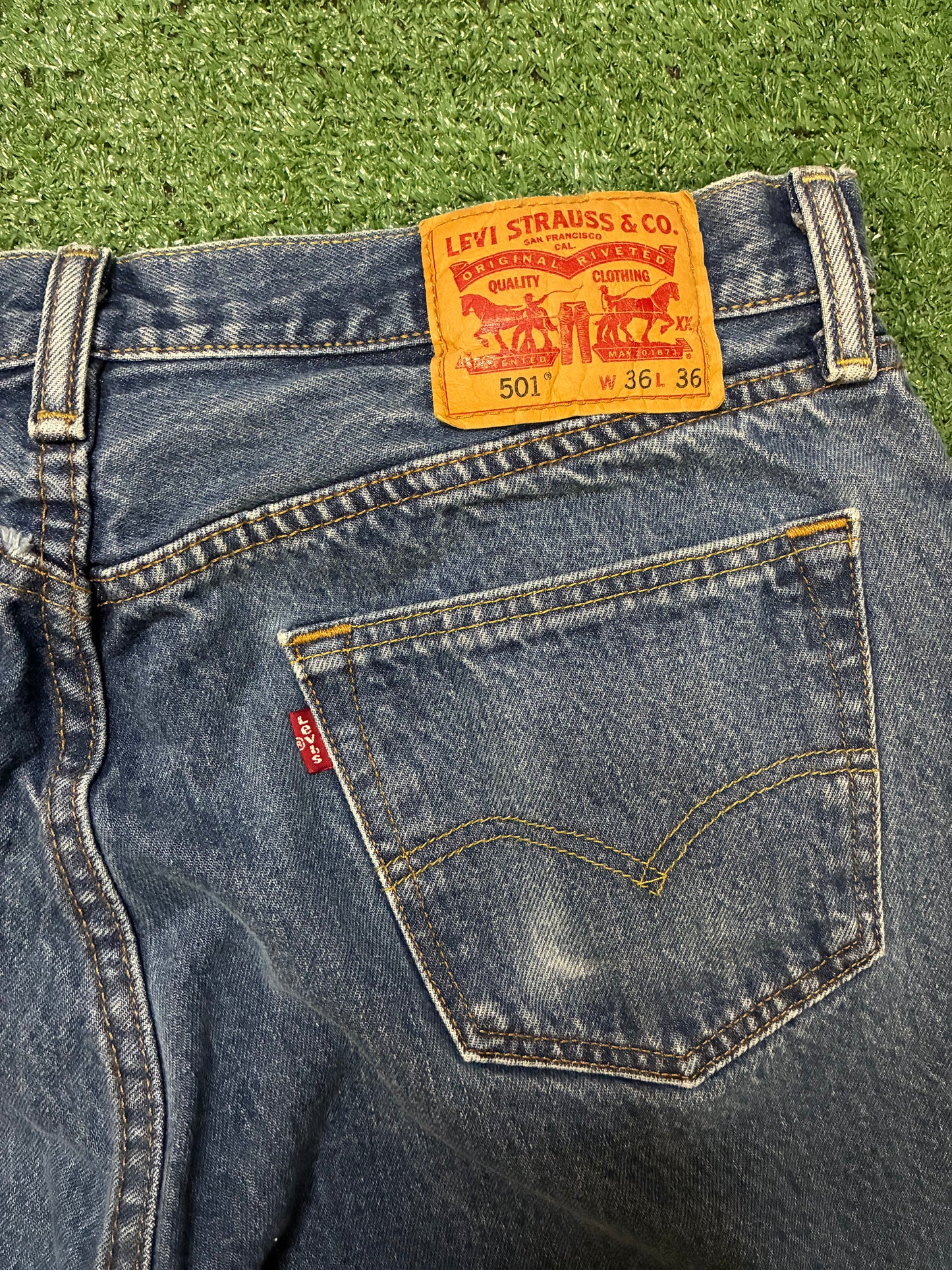 Levi 501 jeans