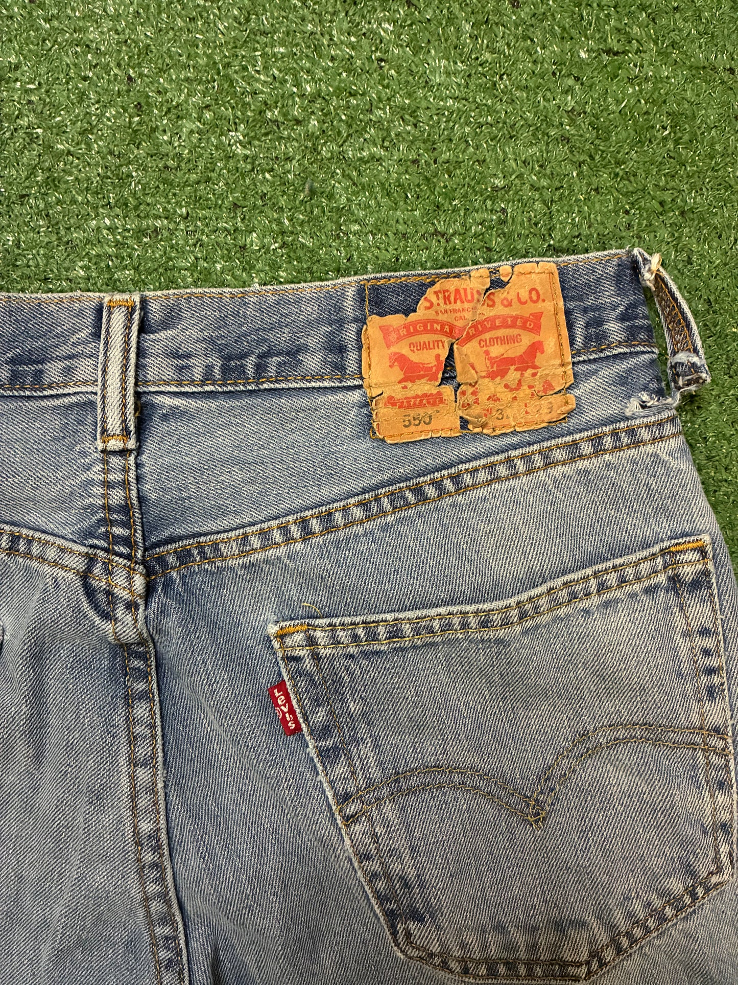 Levi light wash 550 jeans