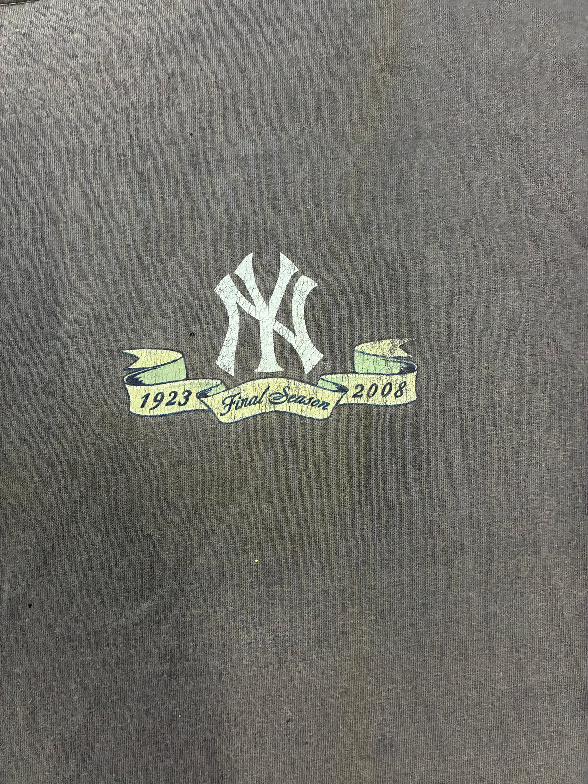 Vintage 2000s Yankee stadium tee