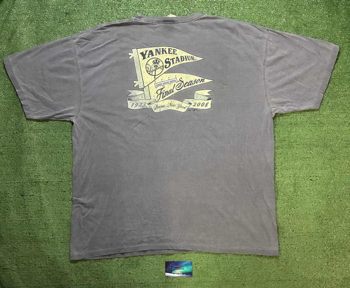 Vintage 2000s Yankee stadium tee