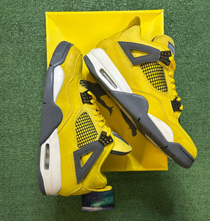 Jordan 4 lightning 2021  size 11men/12.5women