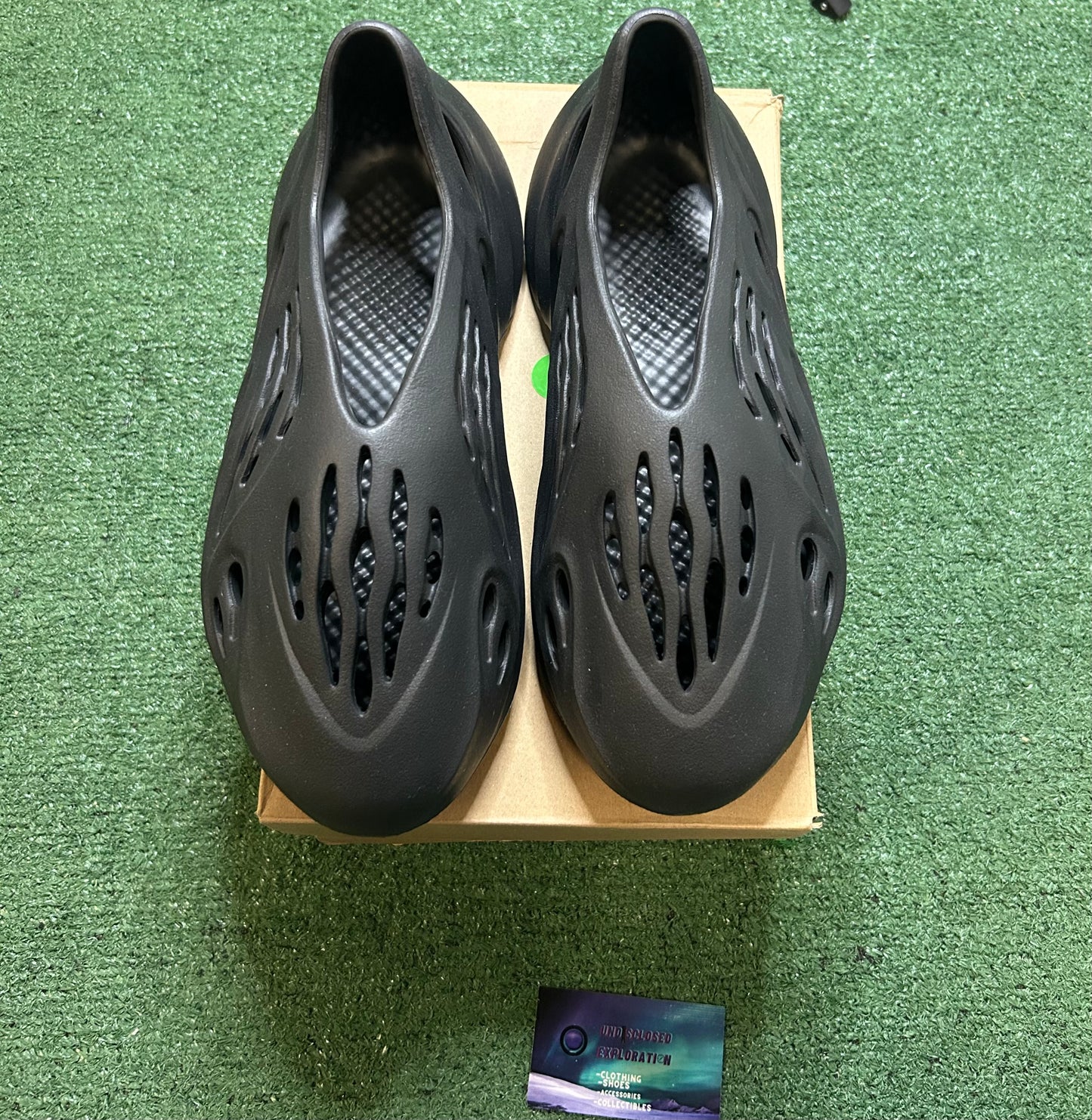 Yeezy foam runner onyx size 11men/12.5women
