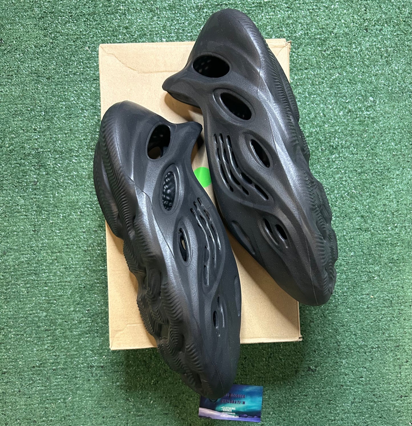 Yeezy foam runner onyx size 11men/12.5women