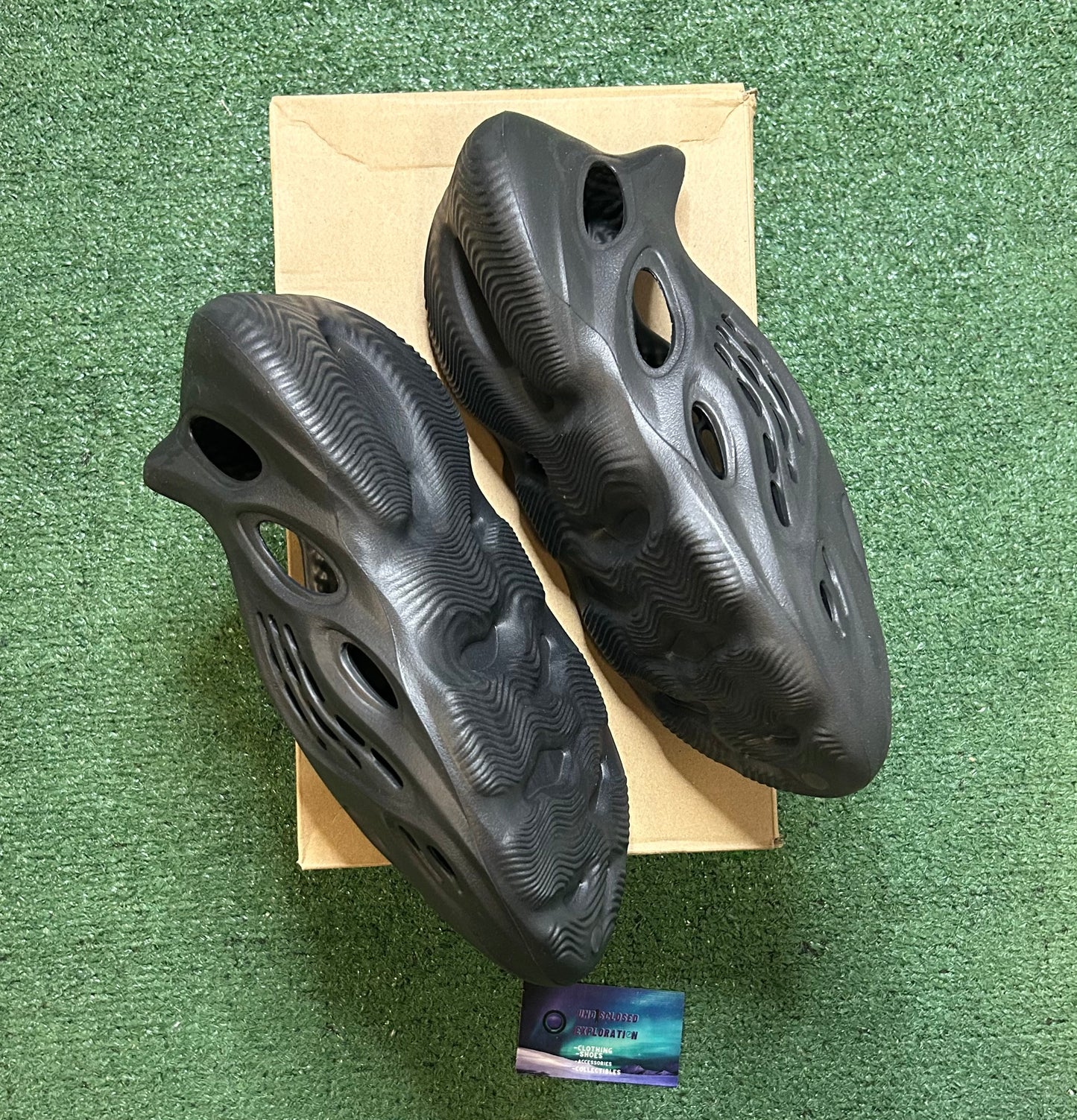Yeezy foam runner onyx size 11men/12.5women