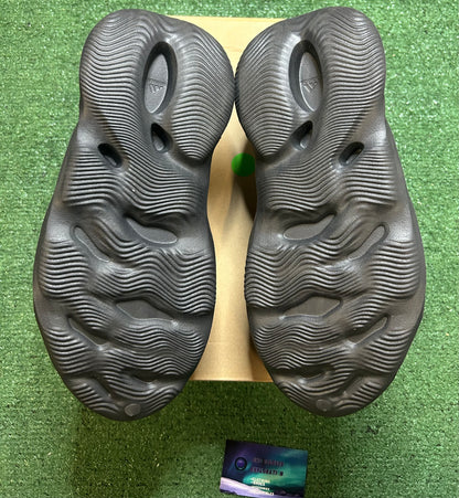 Yeezy foam runner onyx size 11men/12.5women