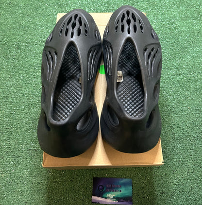 Yeezy foam runner onyx size 11men/12.5women