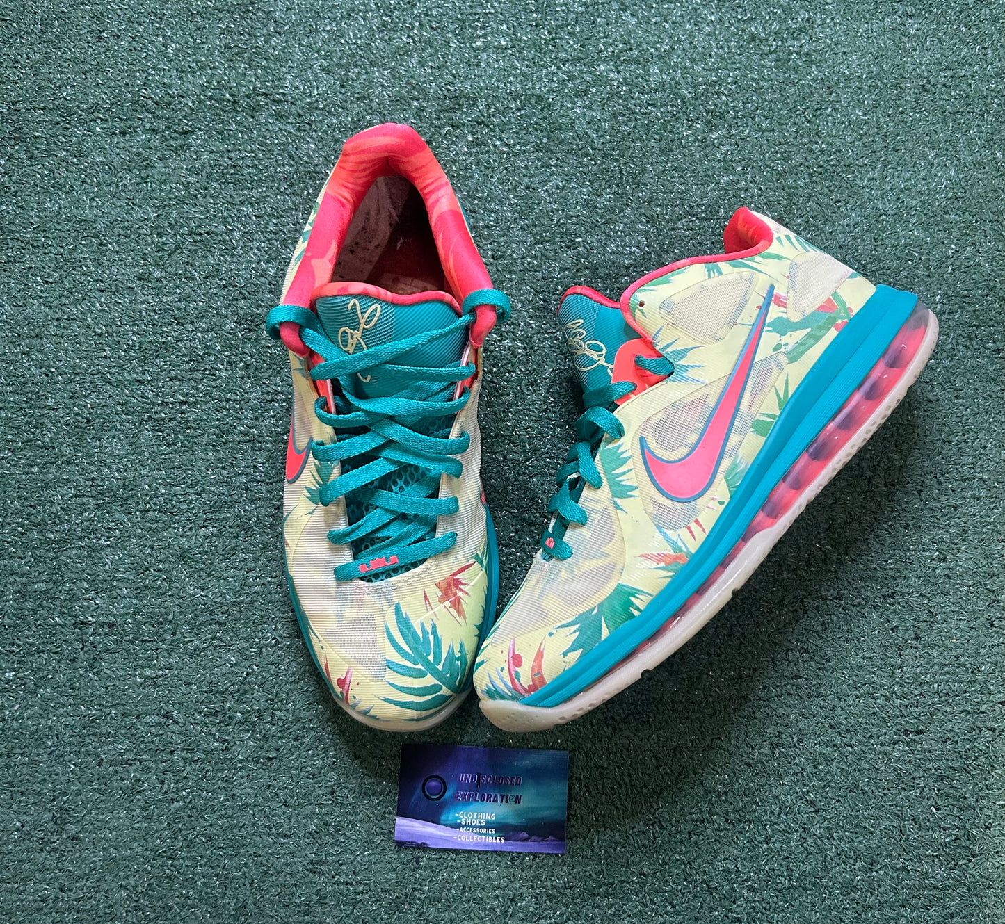 Nike LeBron 9 Lebronald Palmer glow in the dark size 11men/12.5women