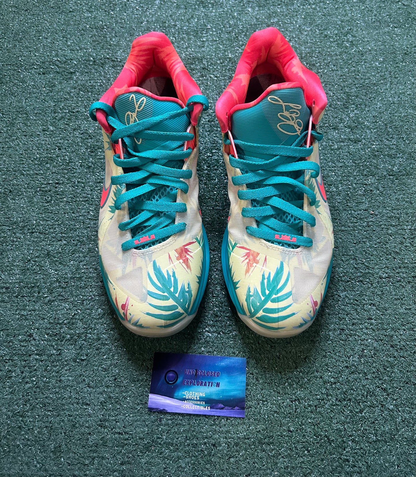 Nike LeBron 9 Lebronald Palmer glow in the dark size 11men/12.5women