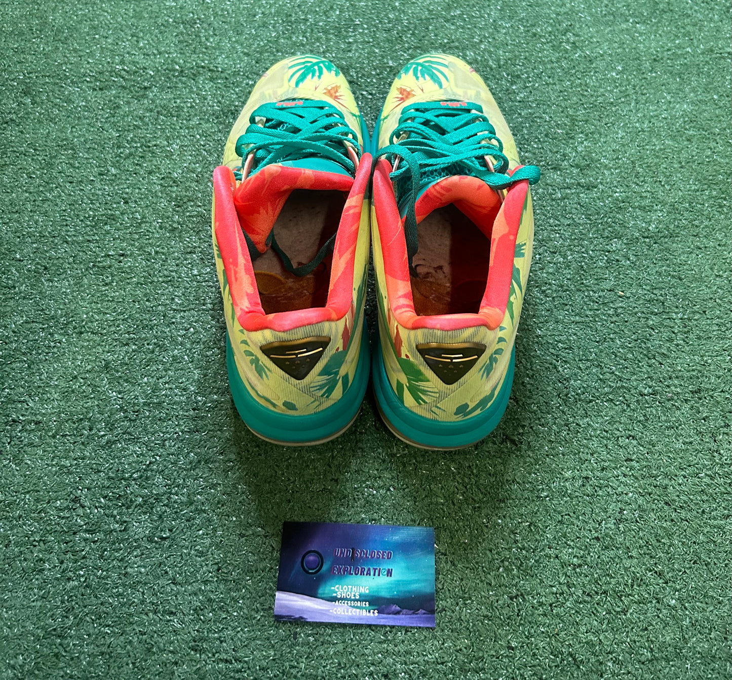Nike LeBron 9 Lebronald Palmer glow in the dark size 11men/12.5women