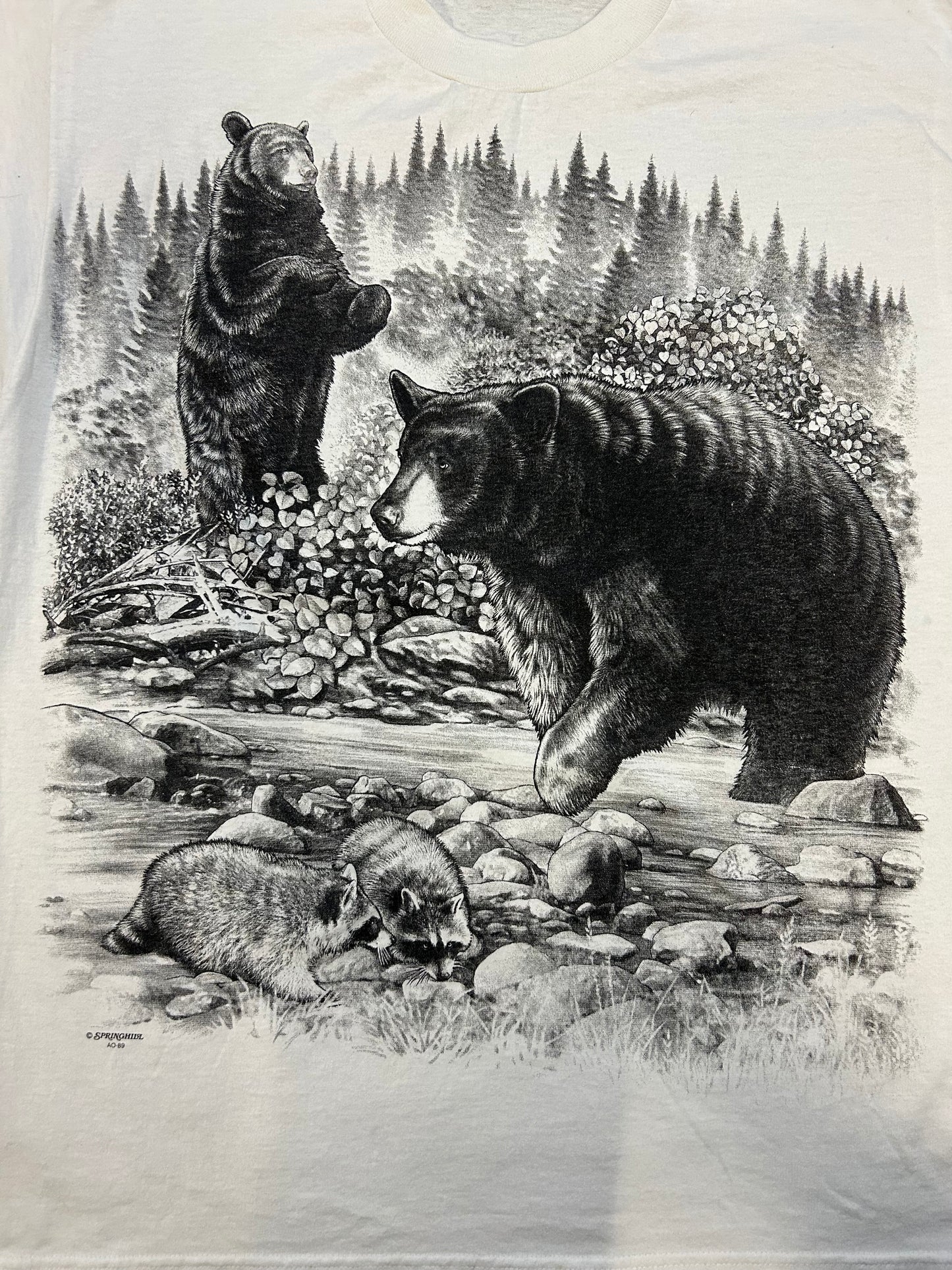 Vintage 1990s nature bears and raccoons all over print tee