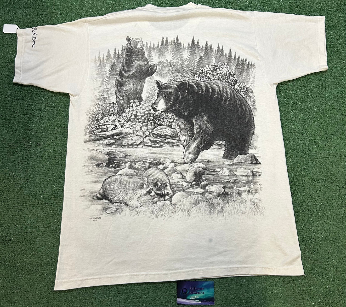 Vintage 1990s nature bears and raccoons all over print tee