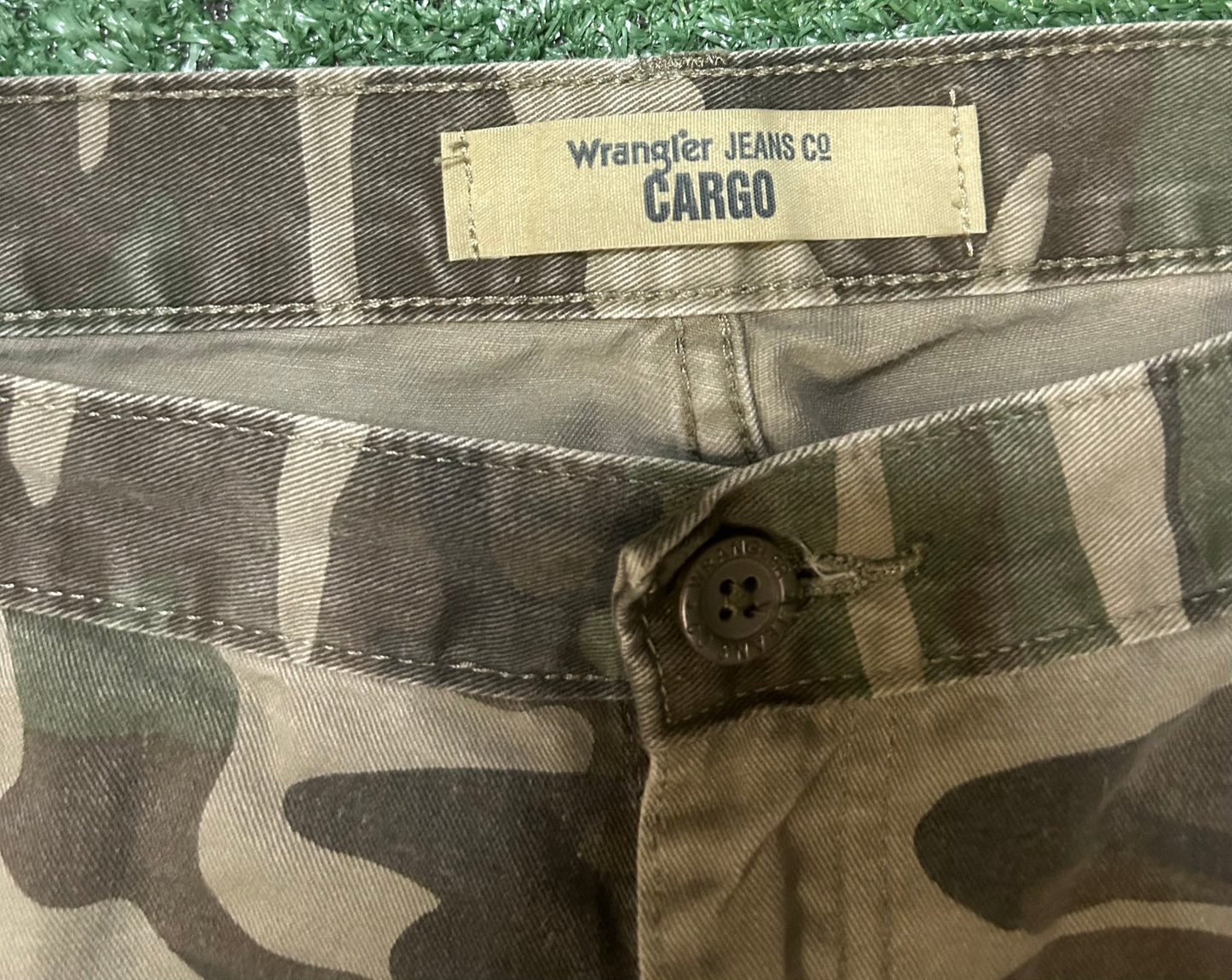 Wrangler Cargo camo pants