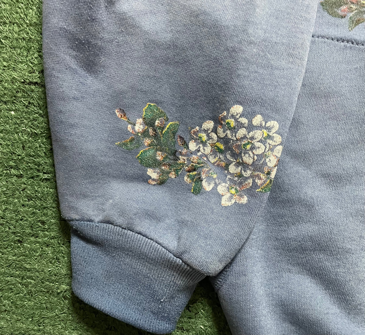 Vintage 1990s birds blue and white crewneck
