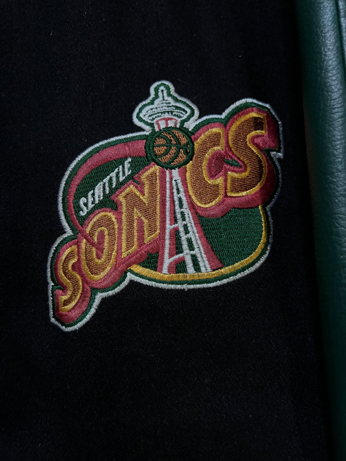 Vintage 1990s Seattle Sonics black & green suede & leather jacket